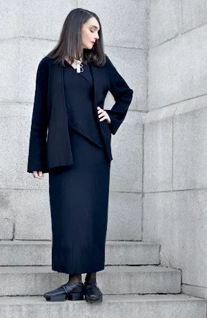 Crossover Top in Black Mi-Nu