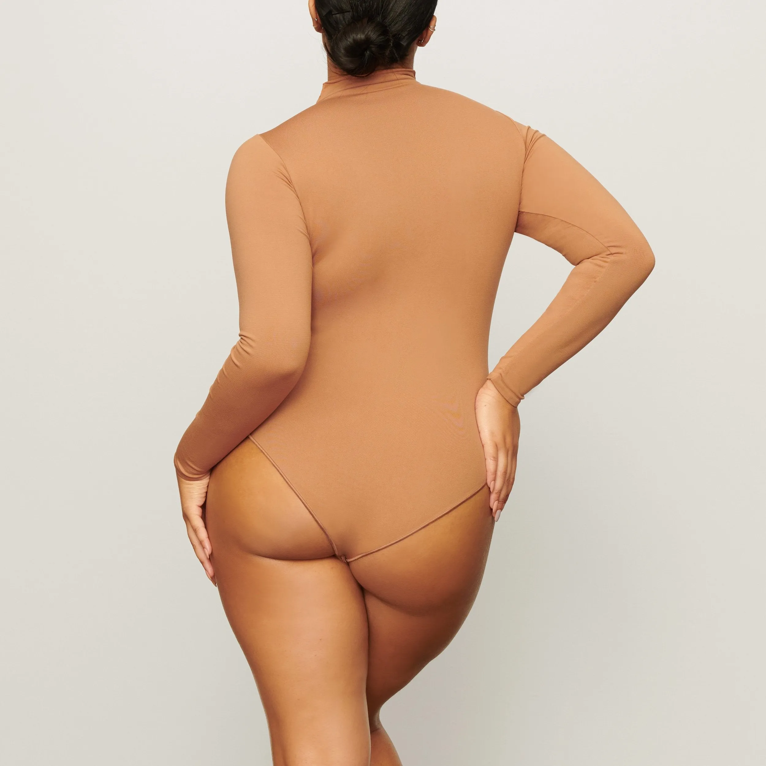 ESSENTIAL MOCK NECK LONG SLEEVE BODYSUIT | CAMEL