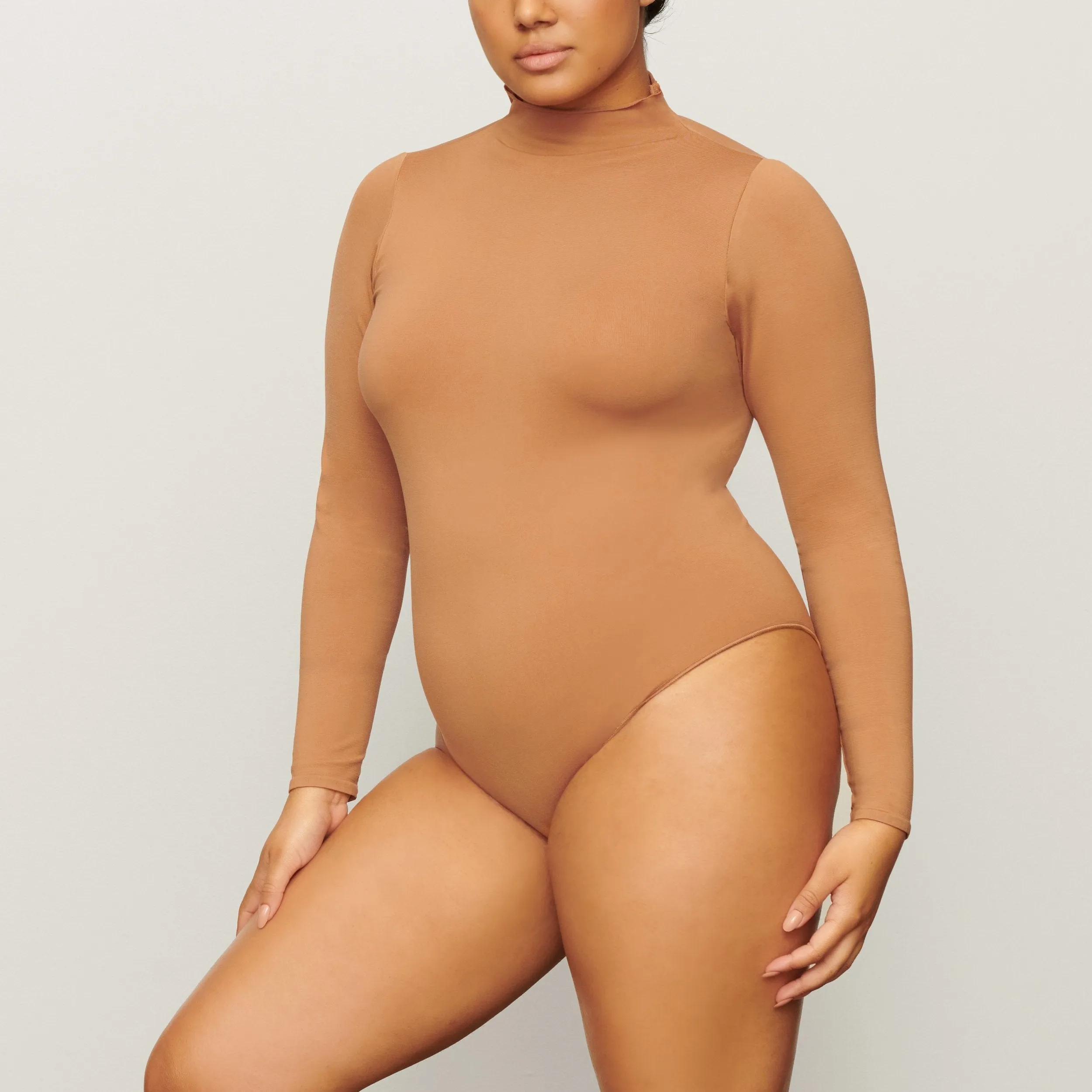 ESSENTIAL MOCK NECK LONG SLEEVE BODYSUIT | CAMEL